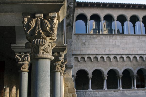 Claustro románico Monasterio de Sant Cugat
